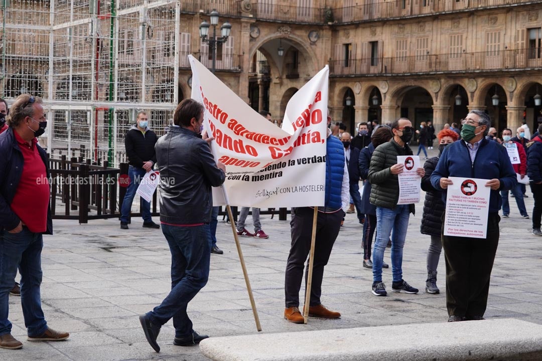 Concentración de autónomos en la Plaza Mayor de Salamanca