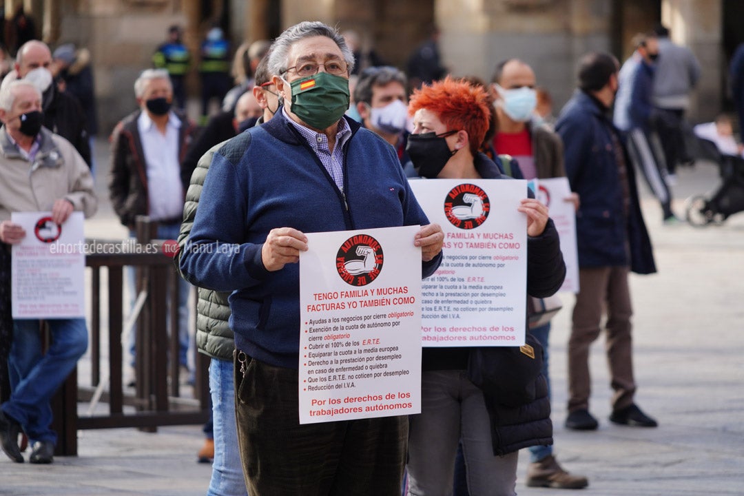 Concentración de autónomos en la Plaza Mayor de Salamanca