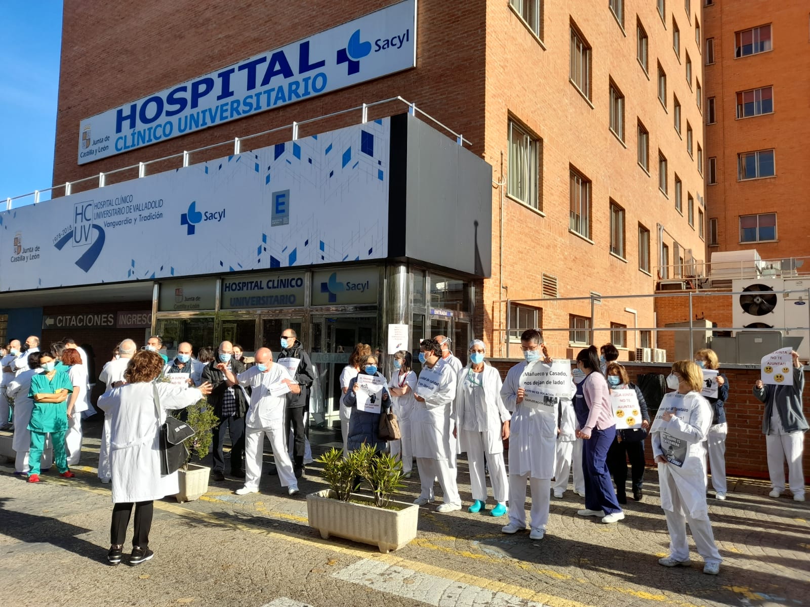 Fotos: Sanitarios de Valladolid protestan por sus condiciones laborales