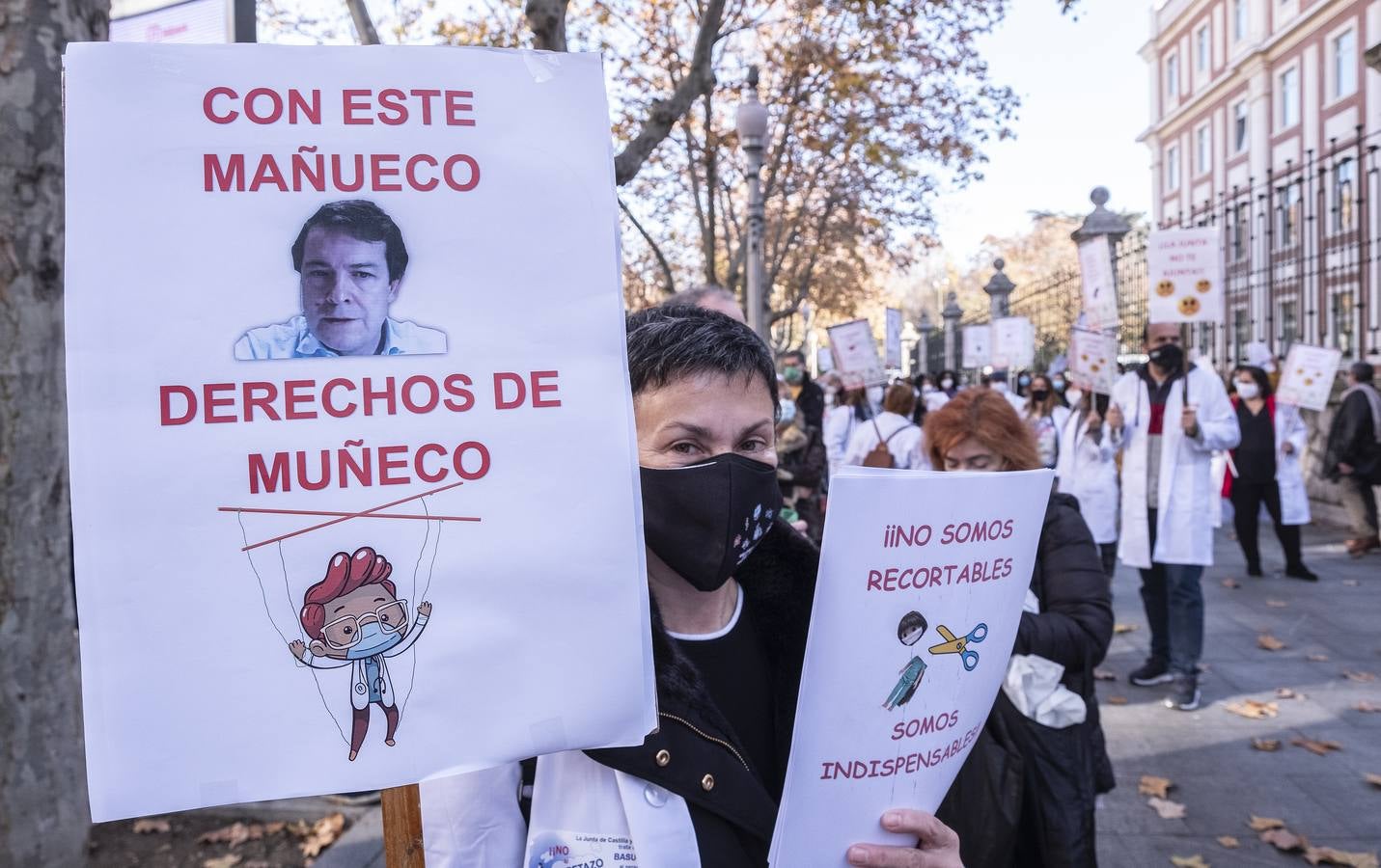 Fotos: Sanitarios de Valladolid protestan por sus condiciones laborales