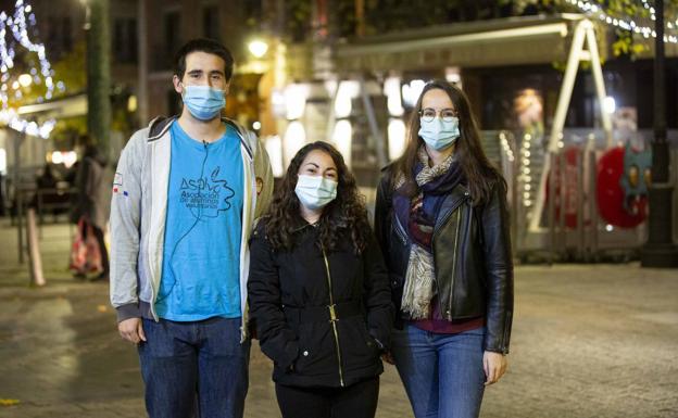 Rodrigo, Marina y María, voluntarios de Asalvo. 