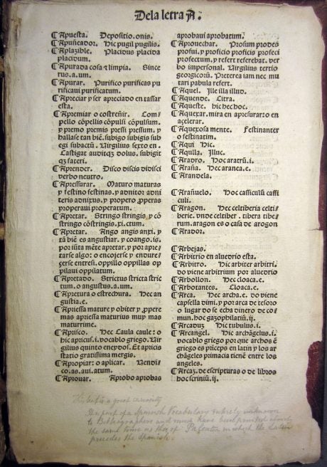 Páginas de la obra recién descubierta halladas en el interior del 'Vocabulario de Alfonso de Palencia, cuya encuadernación puede verse en la fotografía de abajo. 