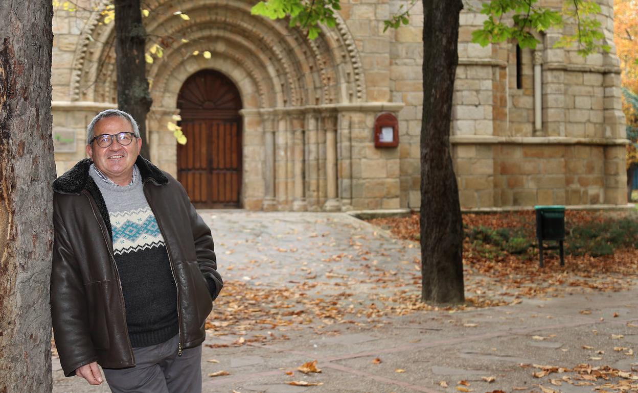 El nuevo presidente de la Red de Turismo Rural de la Montaña Palentina, Fidel González, en Huerta del Guadián, Palencia. 