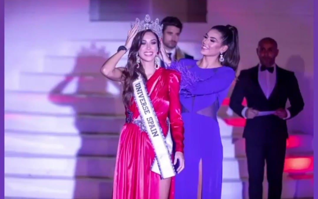 Andrea en el momento de ser coronada como Miss Universo España. En vídeo, instantes de la leonesa en el certamen.