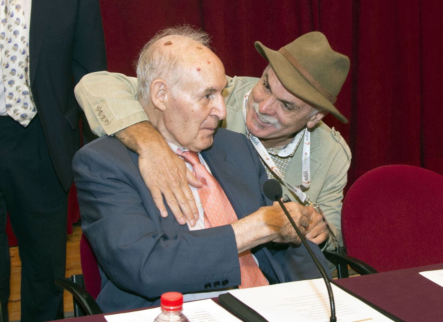 Emiliano Aguirre junto a Eudald Carbonell en 2014. 