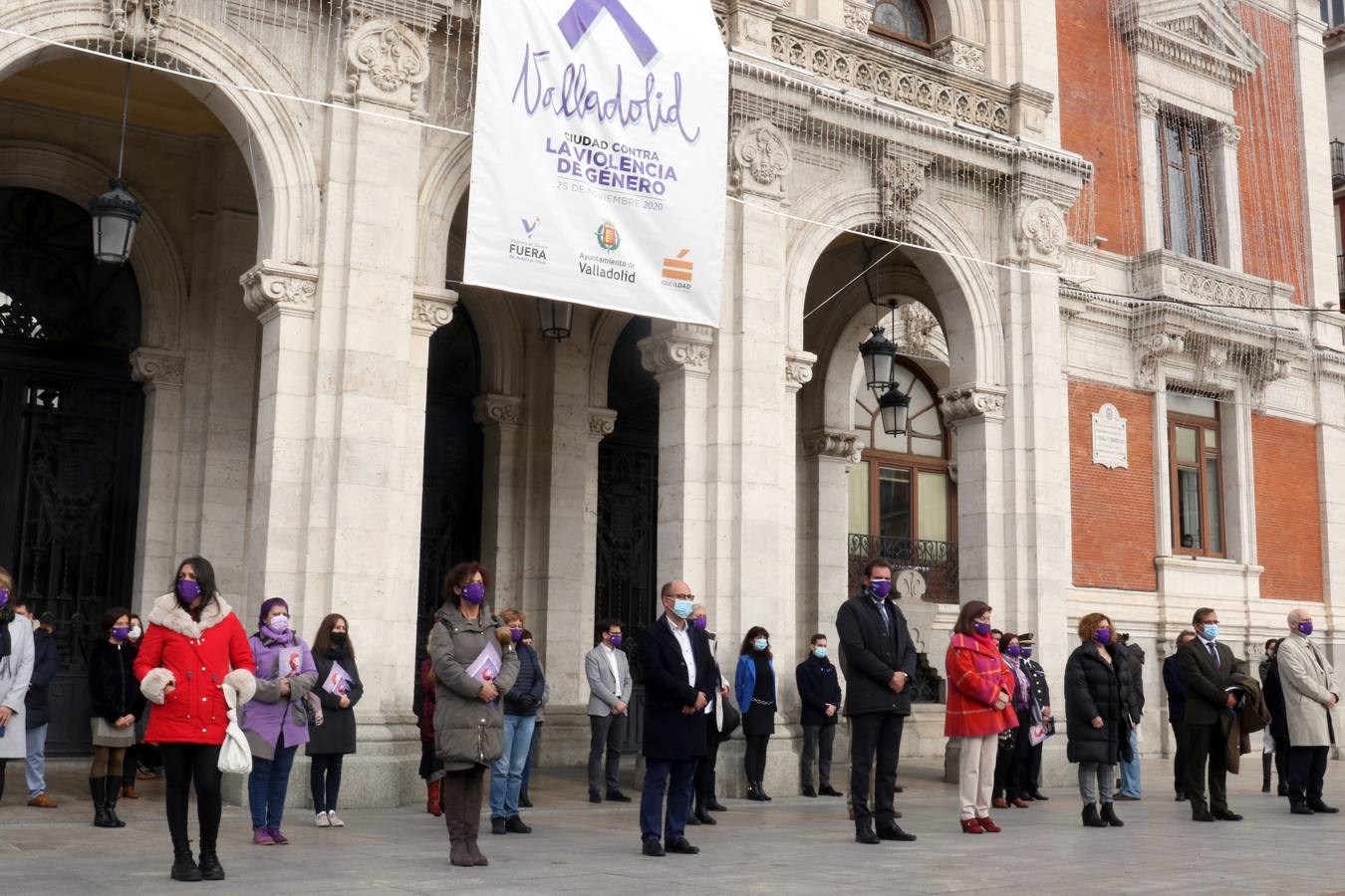 Fotos: Día Internacional de la Eliminación de la Violencia contra la Mujer en el Ayuntamiento de Valladolid