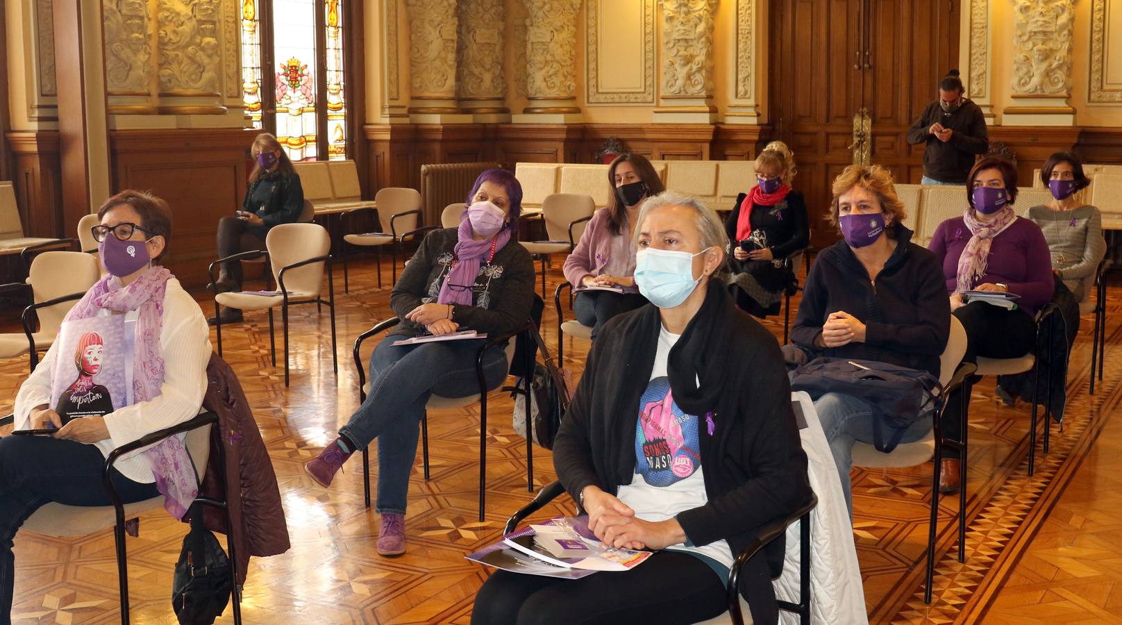 Fotos: Día Internacional de la Eliminación de la Violencia contra la Mujer en el Ayuntamiento de Valladolid