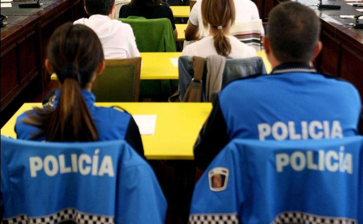 Un grupo de policías en un curso de formación para atender a víctimas de violencia machista, dentro del programa VioGen. 