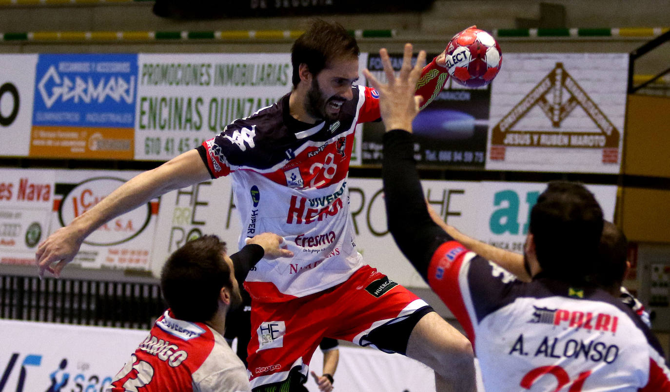 Partido de la Liga Asobal entre el Balonmano Nava y el Huesca 