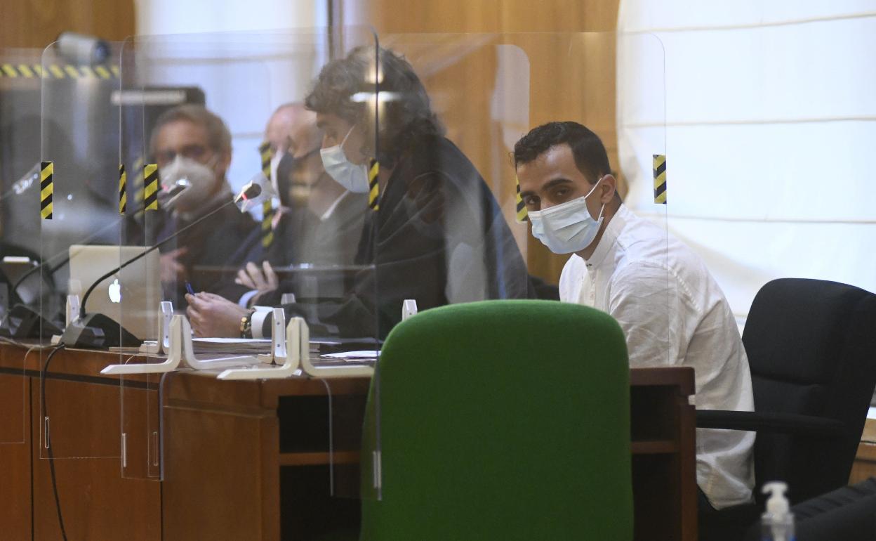 El joven acusado, durante el juicio con jurado en la Audiencia de Valladolid. 