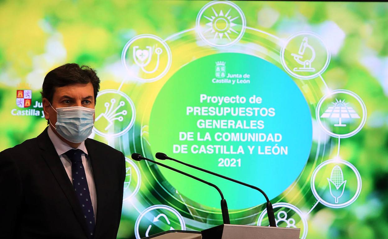 Carlos Fernández Carriedo, consejero de Hacienda, durante la presentación de las cuentas. 