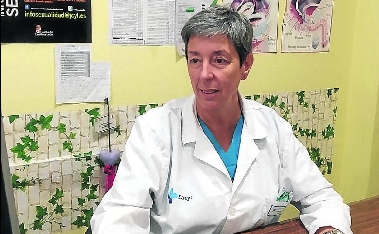 Esperanza Manso, en el despacho de su consulta. 