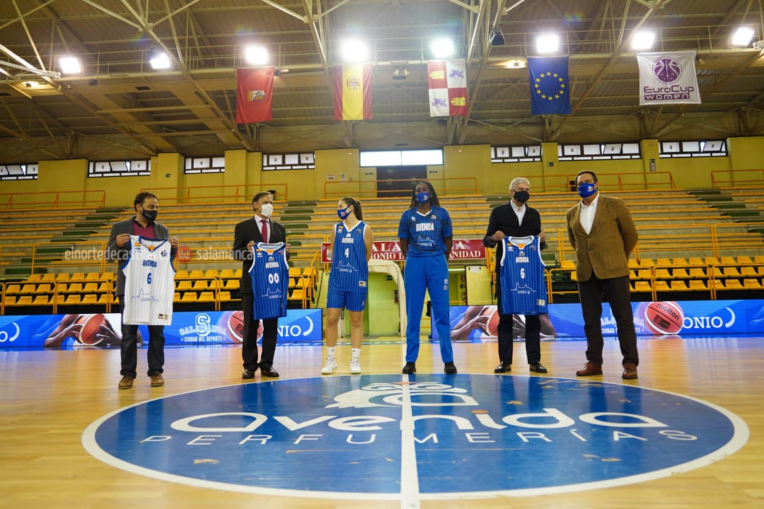 Acto de presentación de la camiseta que Avenida lucirá en Euroliga