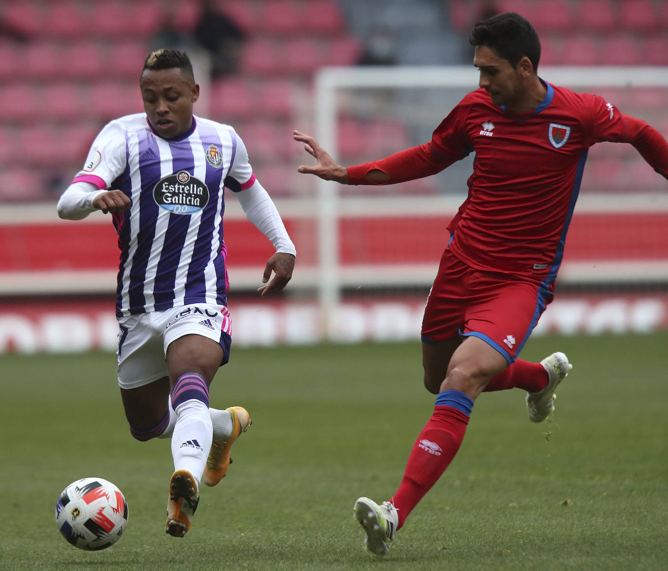 Fotos: Numancia y Real Valladolid Promesas se reparten los puntos 2-2
