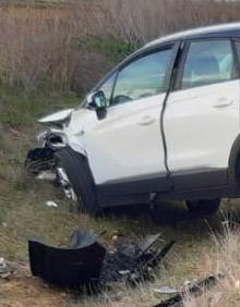 Imagen secundaria 2 - Estado de los coches implicados tras el impacto.