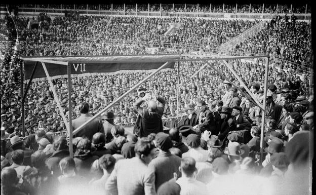 Indalecio Prieto en el mitin del PSOE en la plaza de toros de la ciudad el 26 de octubre de 1933. 