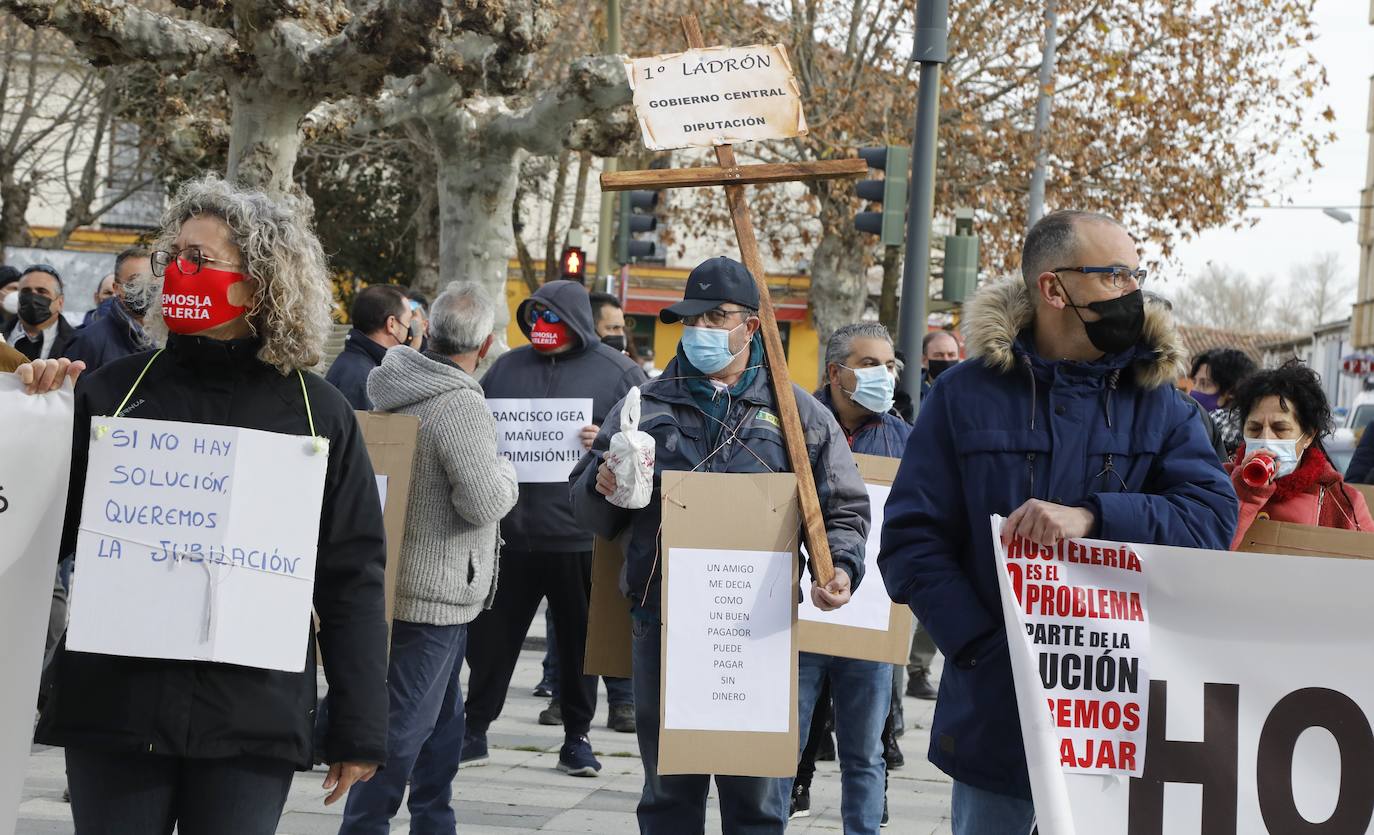 Fotos: Protesta de los autónomos en Venta de Baños, Palencia