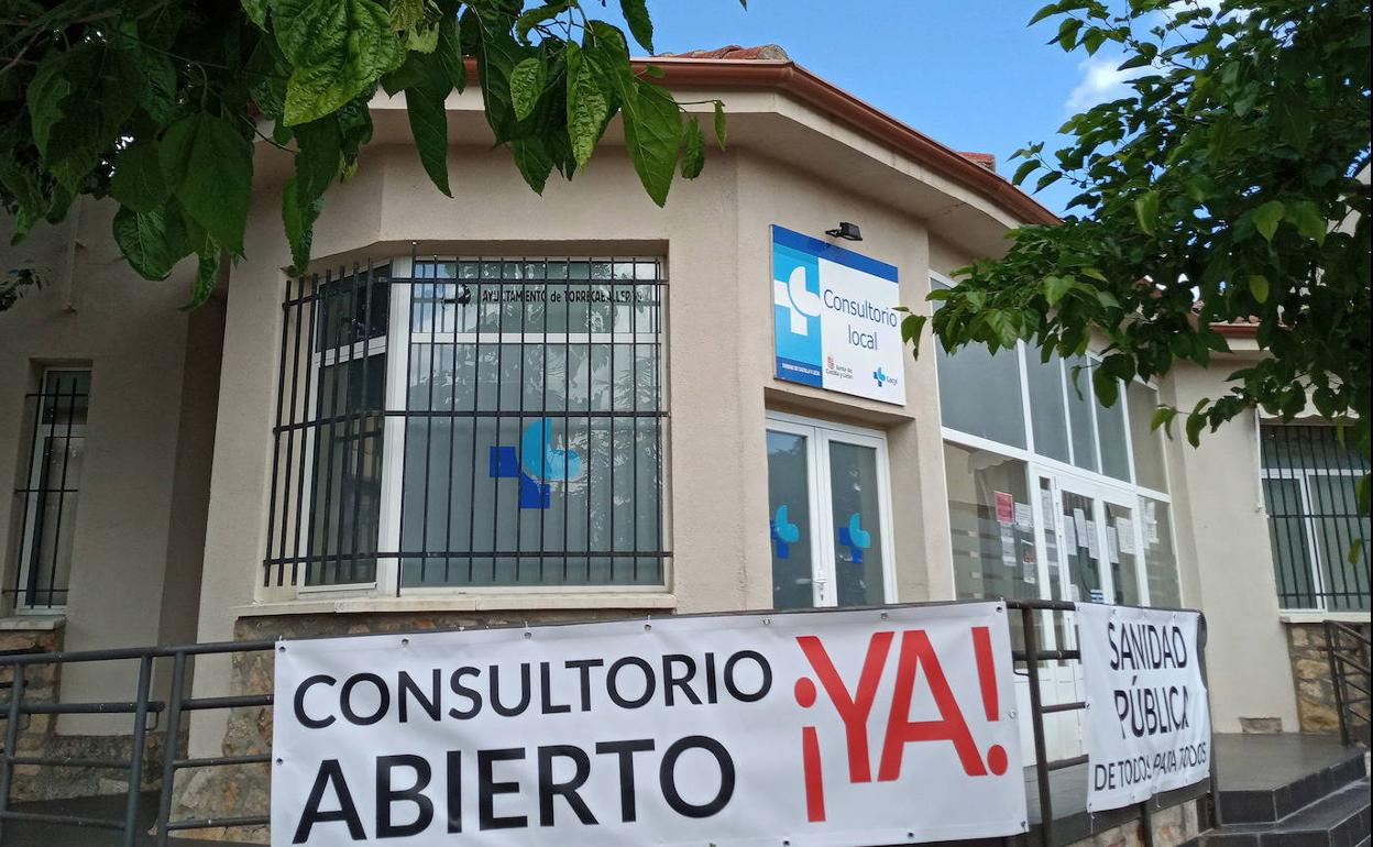 Fachada del consultorio medico de Torrecaballeros. 