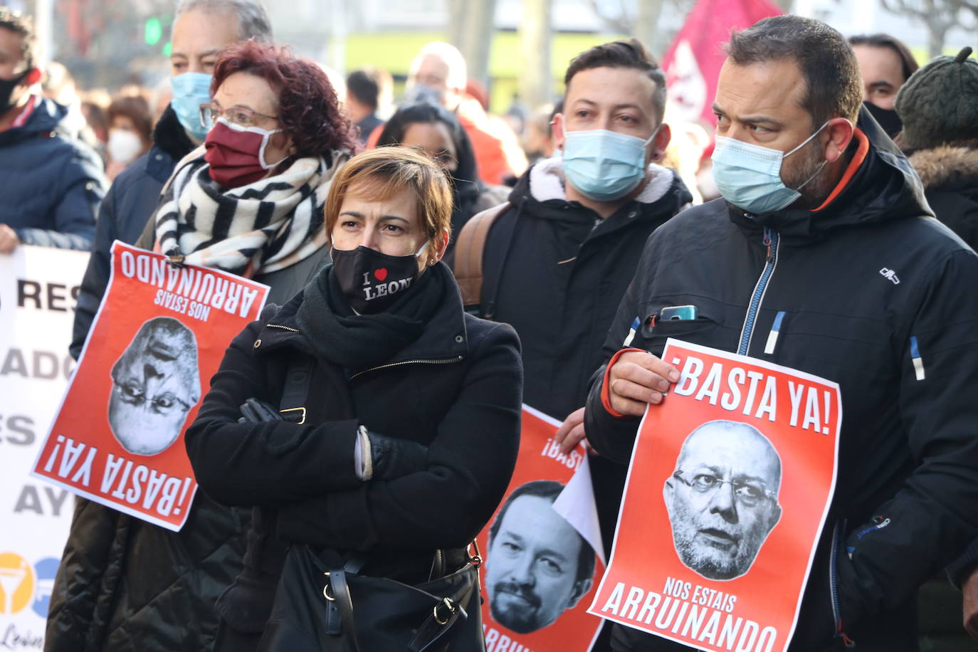 Los hosteleros de León salen a la calle para denunciar «la muerte del sector» y de la propia provincia de León. La hostelería reclama medidas de apoyo urgente para superar una situación crítica. 