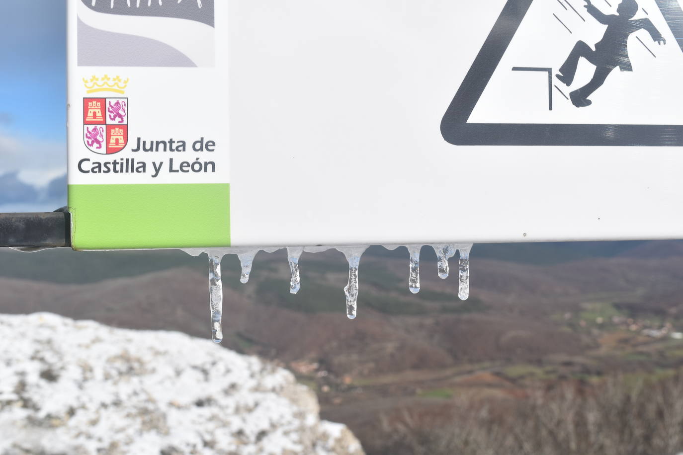 La borrasca Dora provoca las primeras nevadas en la zona norte de Palencia.