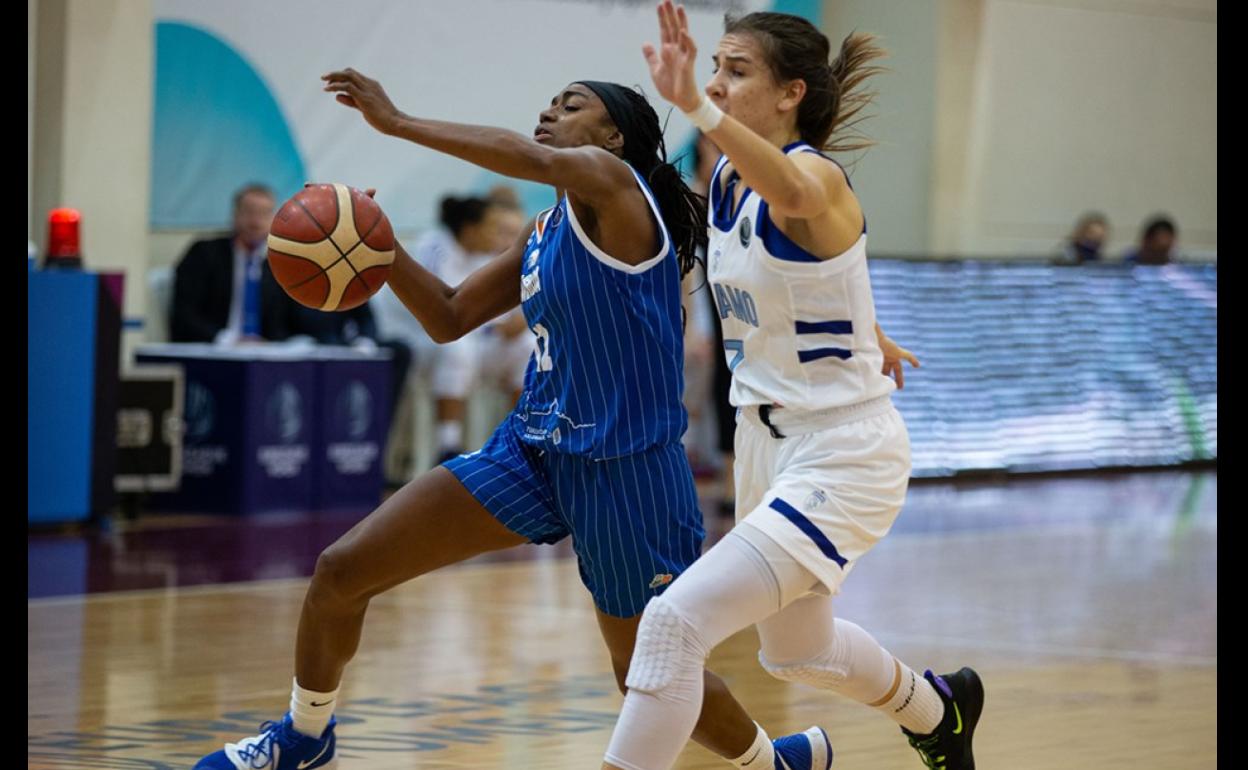 Hayes, de nuevo máxima anotadora del CB Avenida. 