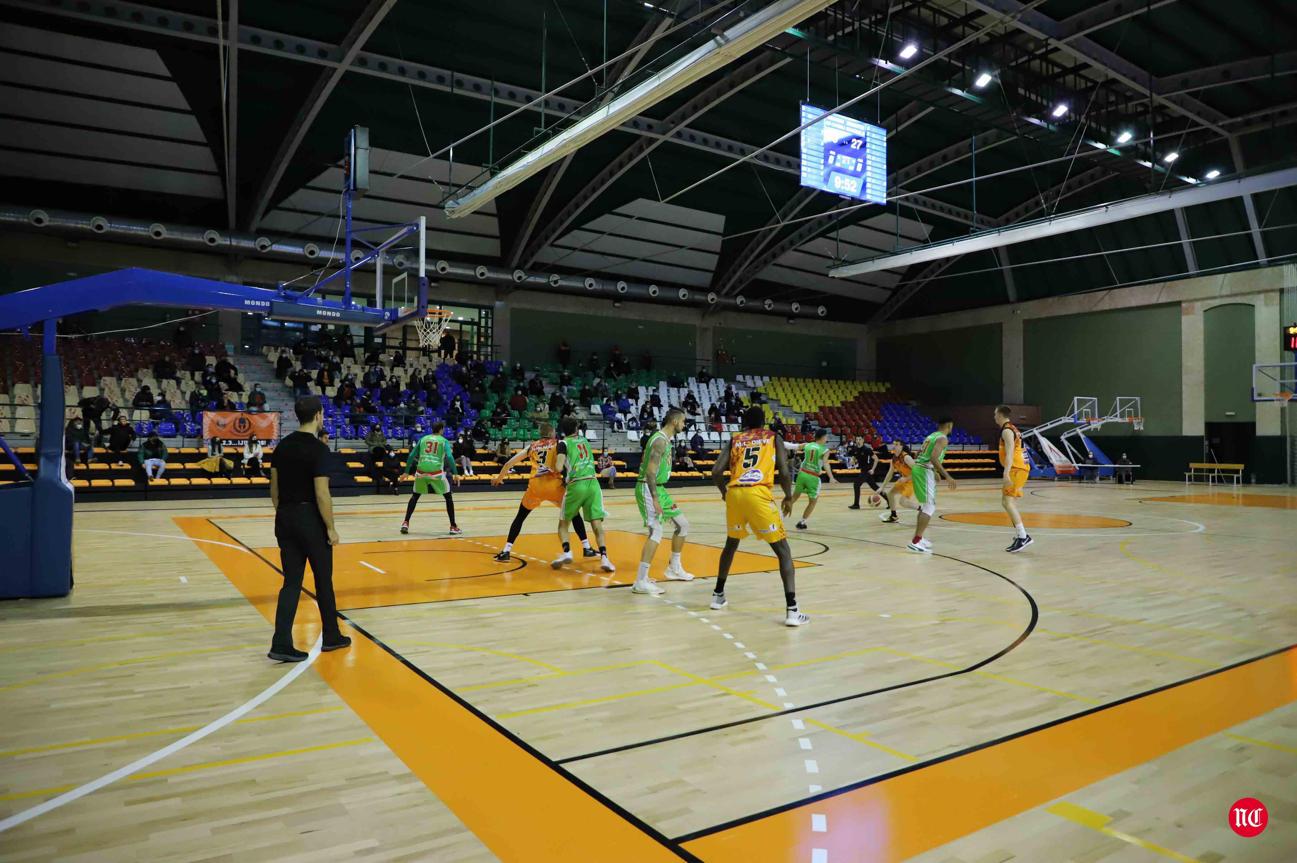 Fotos: El Zornotza pone fin a la imbatibilidad del Aquimisa Carbajosa en casa (75-87)