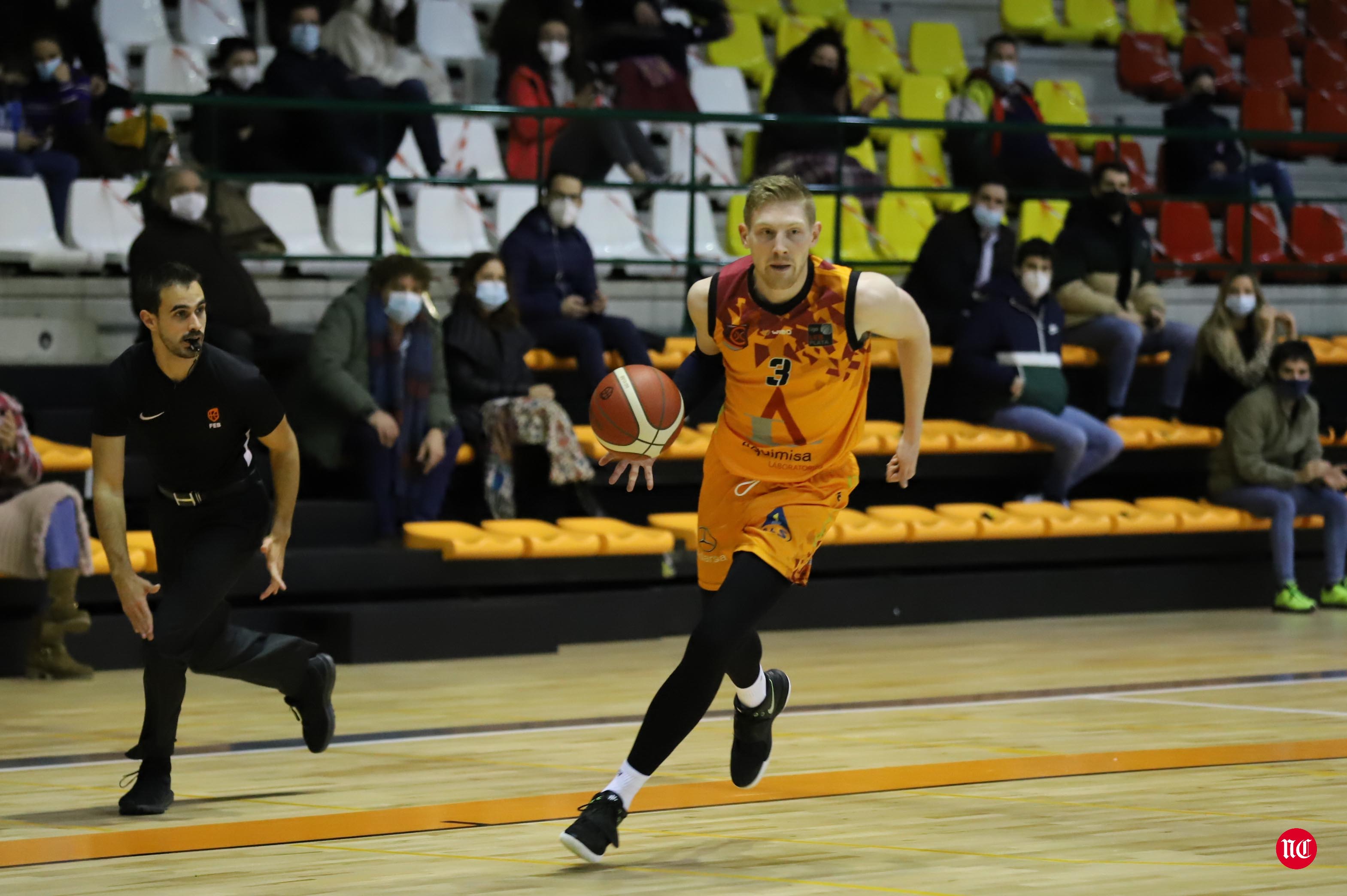 Fotos: El Zornotza pone fin a la imbatibilidad del Aquimisa Carbajosa en casa (75-87)