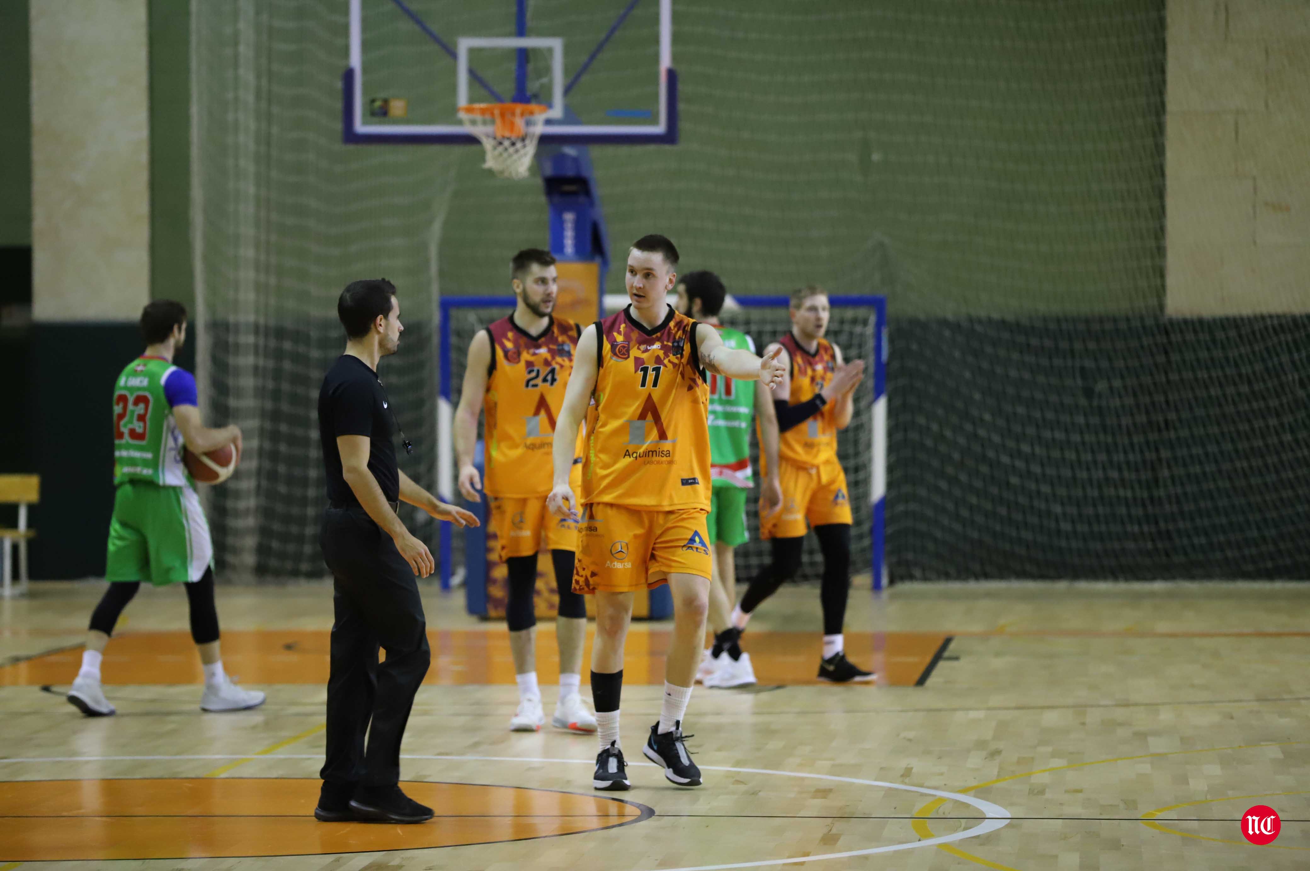 Fotos: El Zornotza pone fin a la imbatibilidad del Aquimisa Carbajosa en casa (75-87)