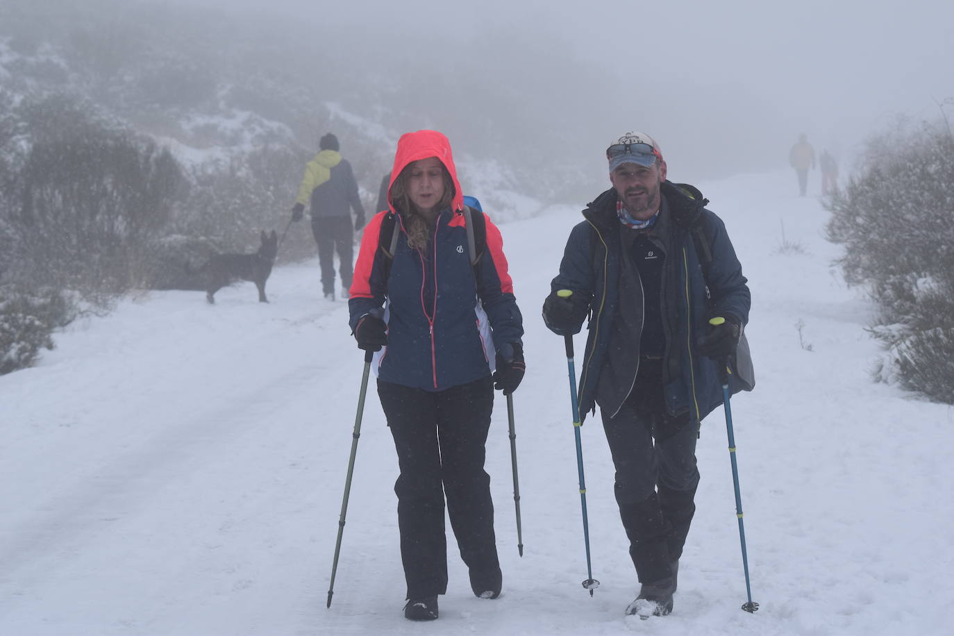 La nieve convierte Brañosera en zona de juegos en familia