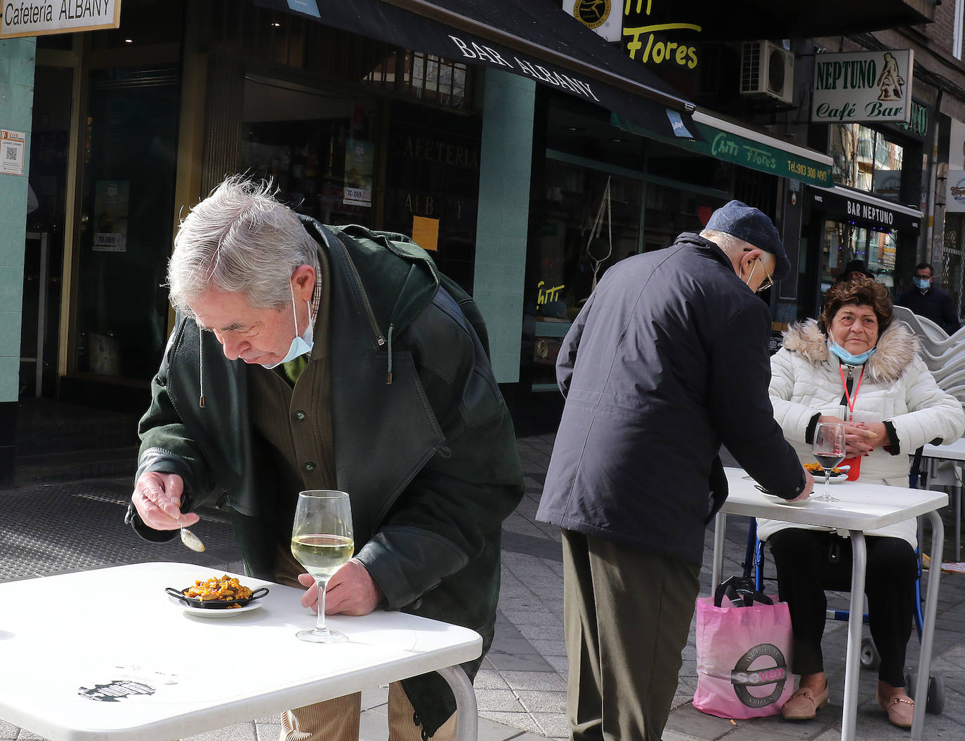 Fotos: Tiendas y hostelerías abiertas durante el domingo 6 de diciembre