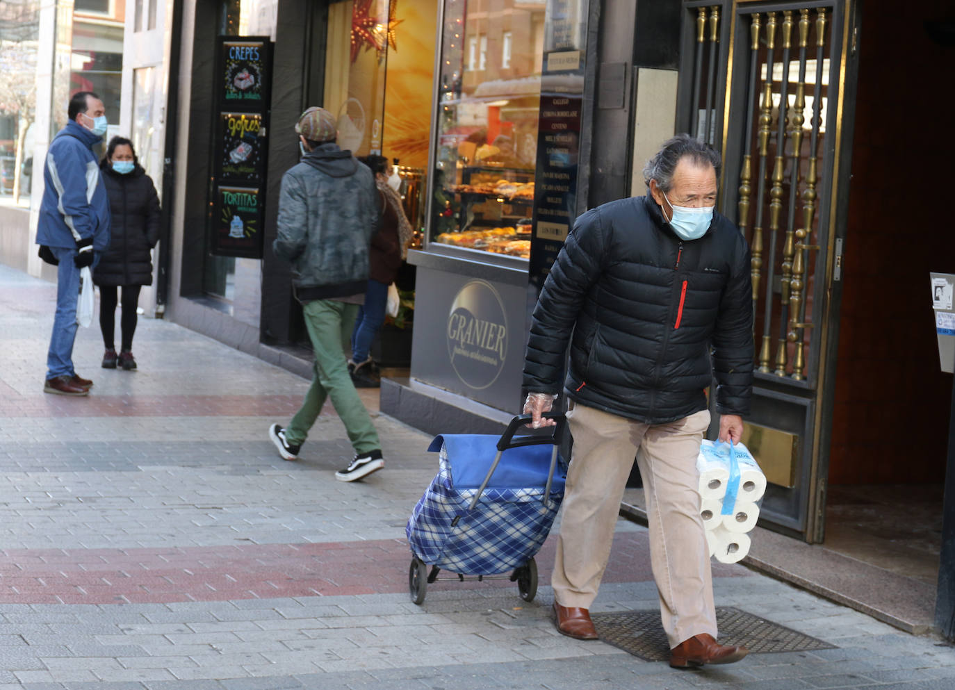 Fotos: Tiendas y hostelerías abiertas durante el domingo 6 de diciembre