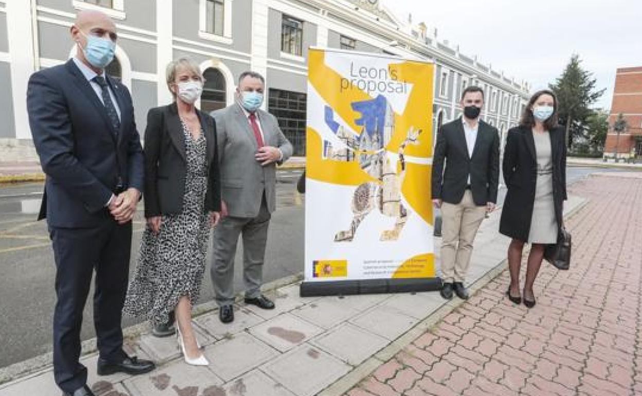Presentación de la candidatura con la Secretaria de Estado de Digitalización junto a representantes políticos de León