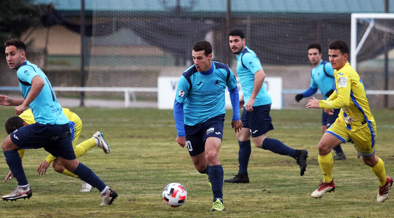 Partido de la tercera división entre el CD La Granja y la Arandina 