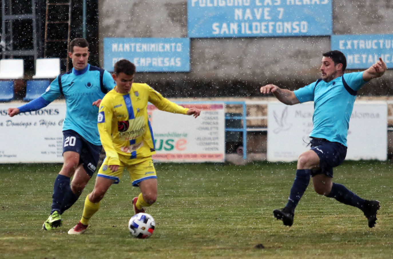 Partido de la tercera división entre el CD La Granja y la Arandina 