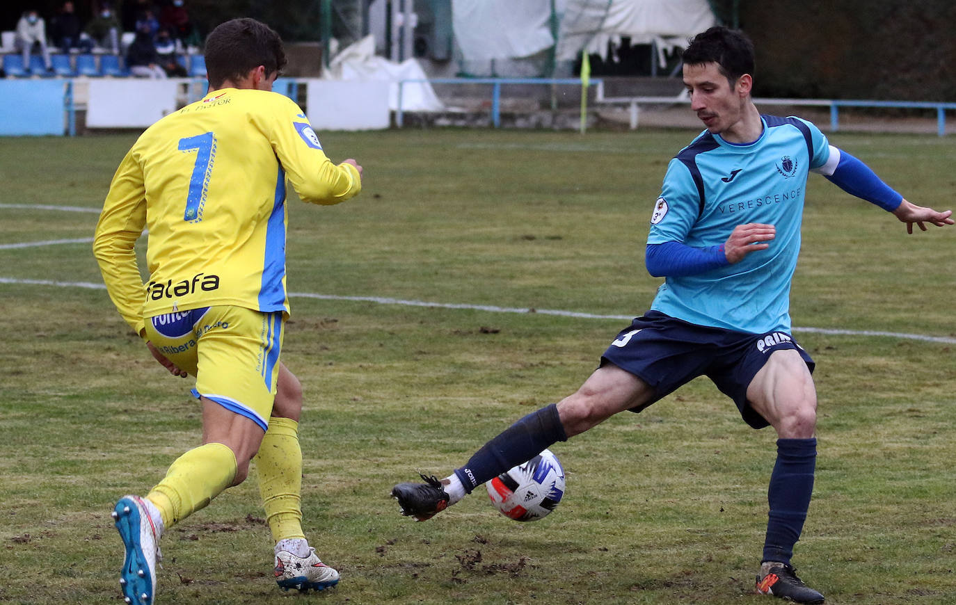 Partido de la tercera división entre el CD La Granja y la Arandina 