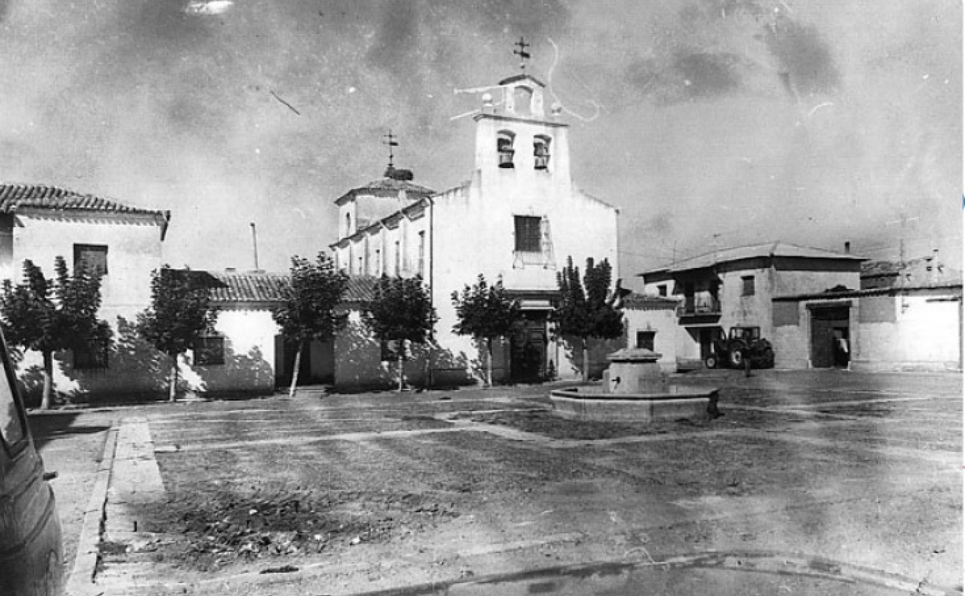 Iglesia de San Pedro, en Foncastín, creada en 1950, con las campanas del templo de Oliegos. 