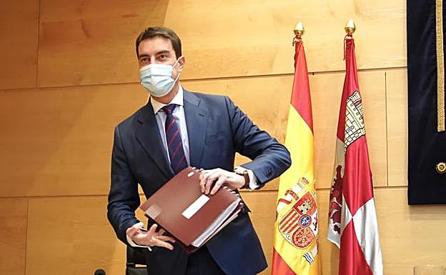 La Junta ante las críticas por la partida para sus asesores: «Los campeones están en La Moncloa»