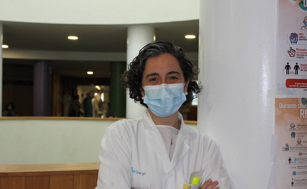 Cristina Abreu posa en el vestíbulo principal del Hospital de Segovia