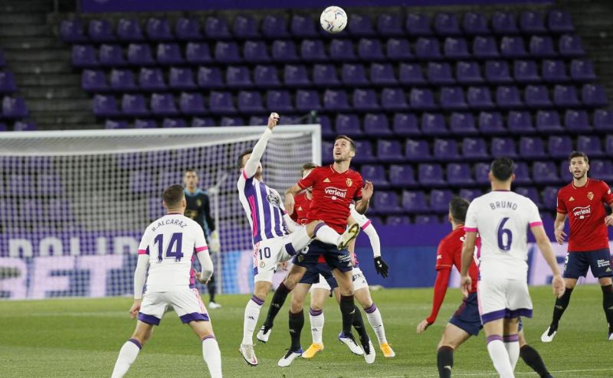 El Real Valladolid suma tres puntos en un partido loco