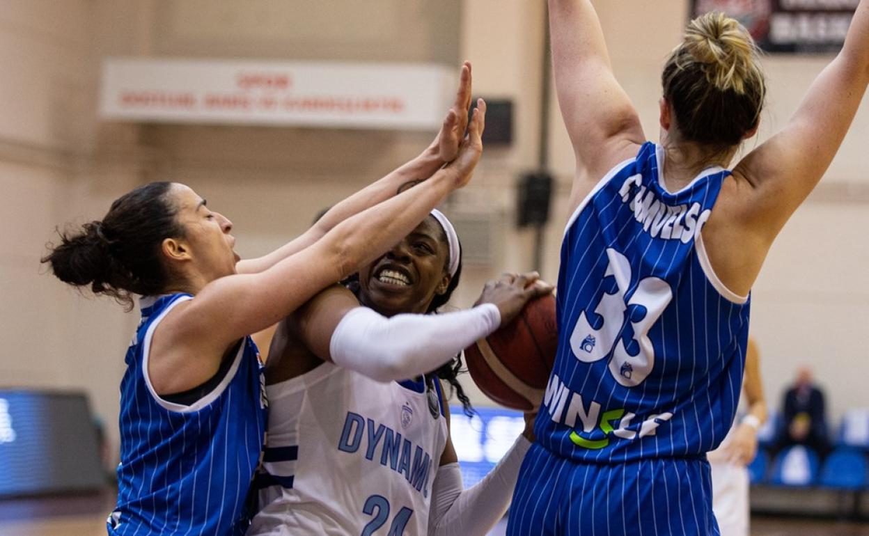 Imagen del partido entre Avenida y Dynamo de Kursk disputado en Turquía durante la primera burbuja.