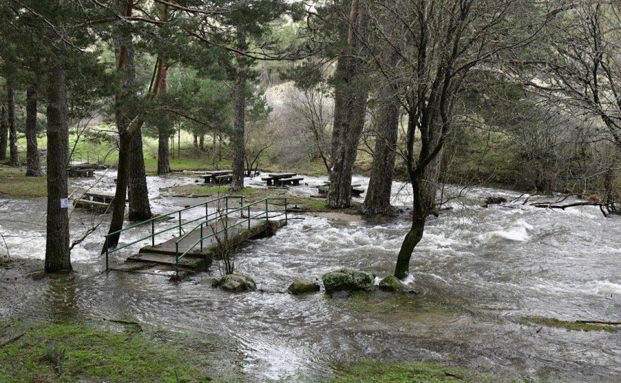 Crecida del río Moros en El Espinar.