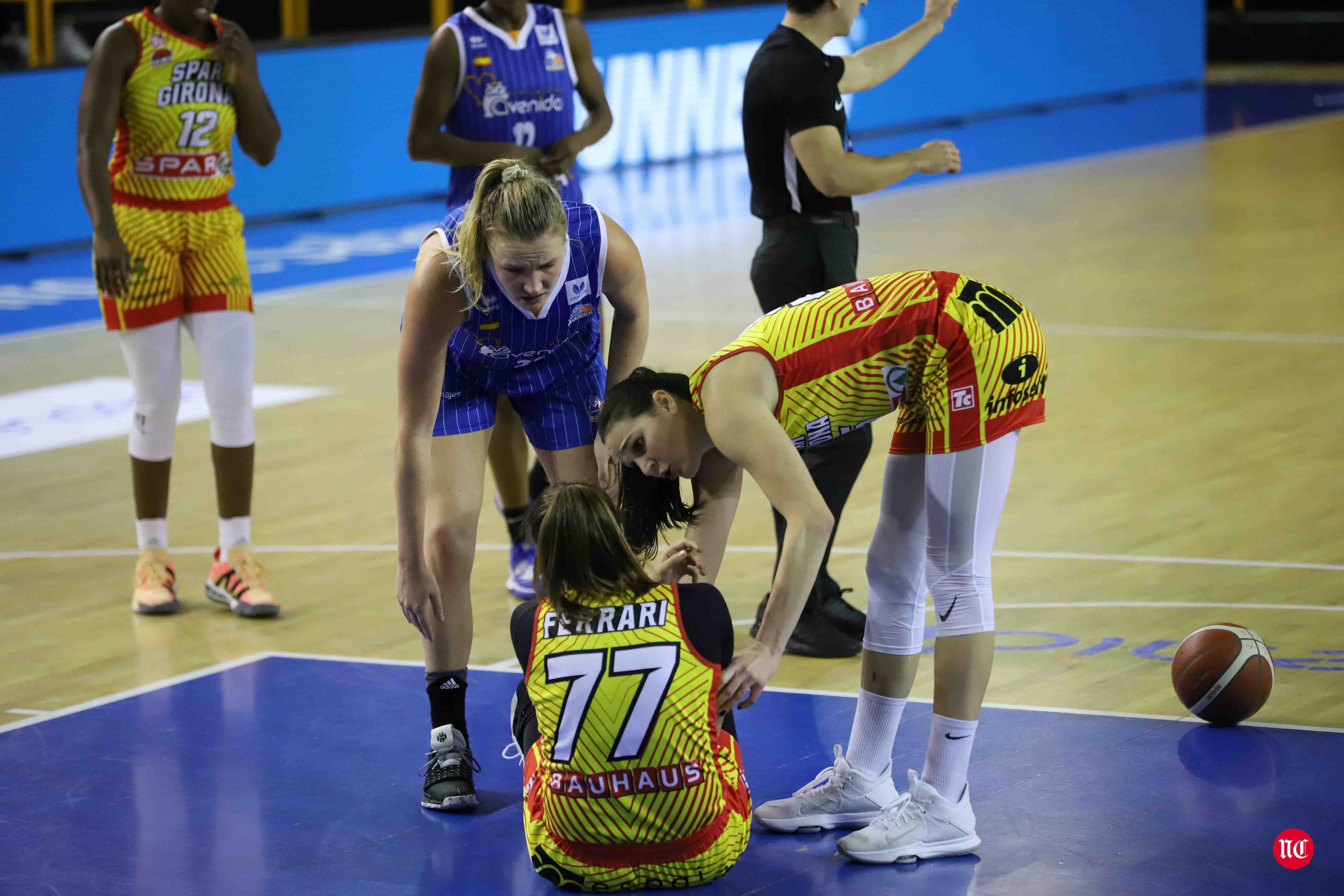 Fotos: El CB Avenida hace pequeño al Girona