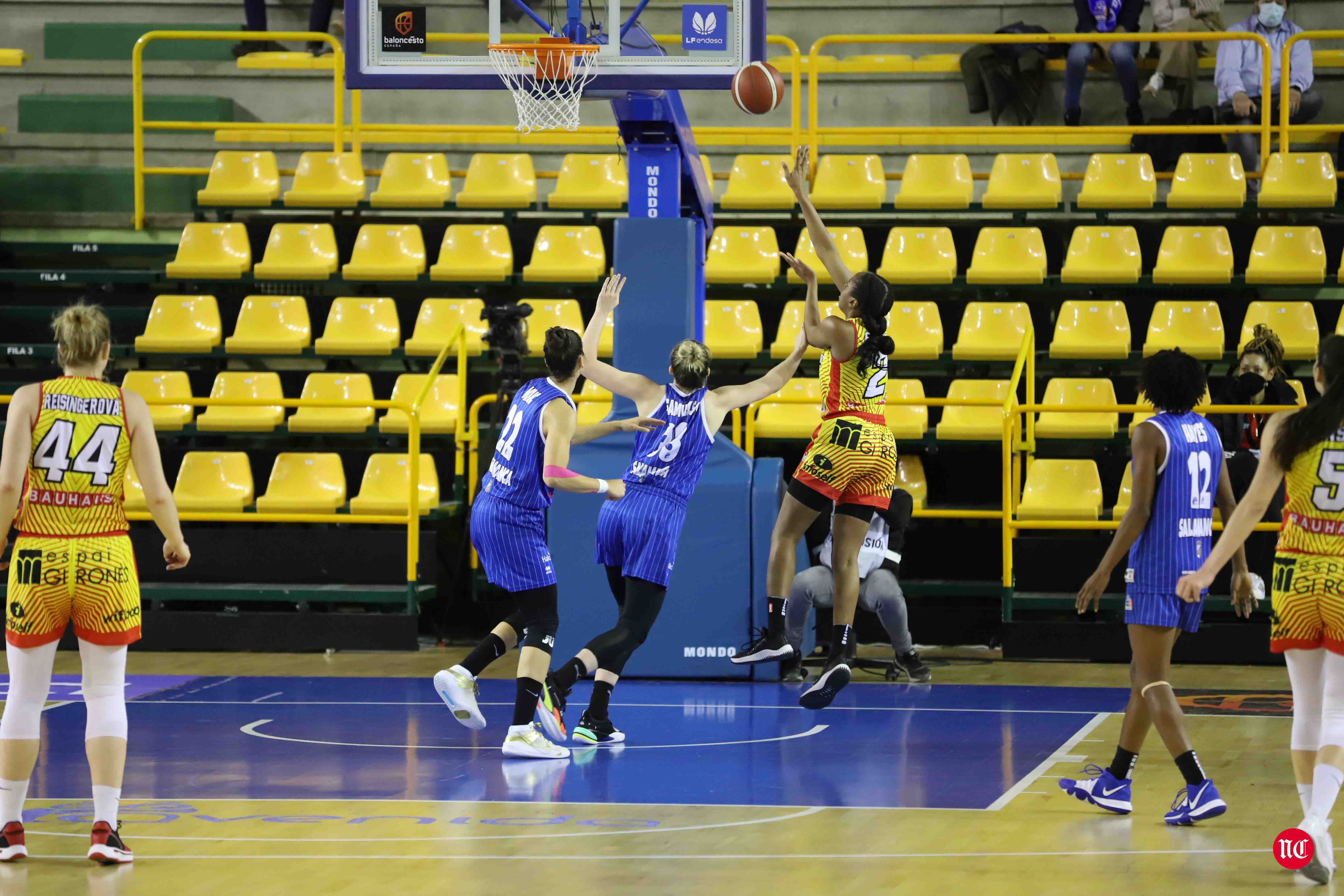 Fotos: El CB Avenida hace pequeño al Girona