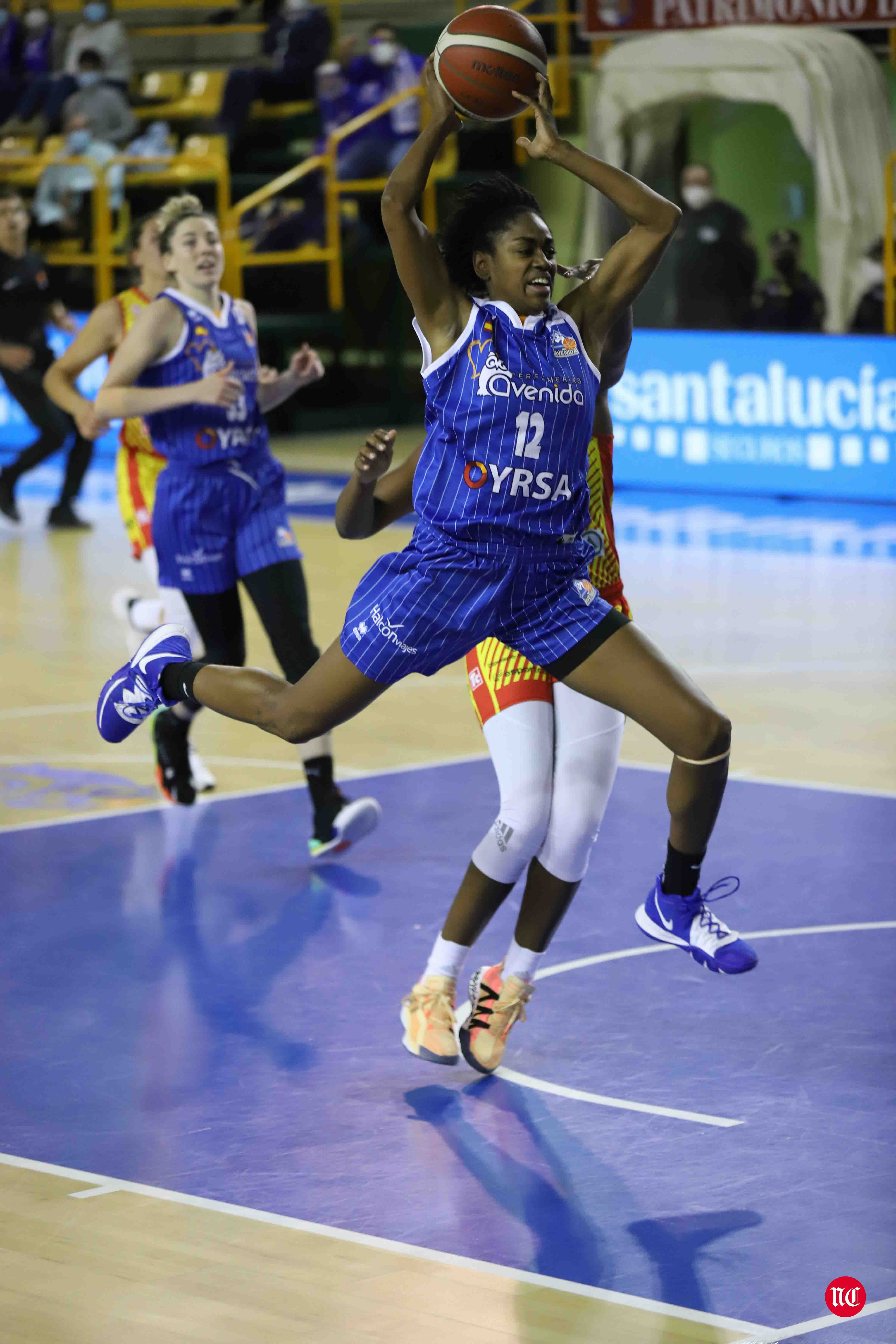 Fotos: El CB Avenida hace pequeño al Girona