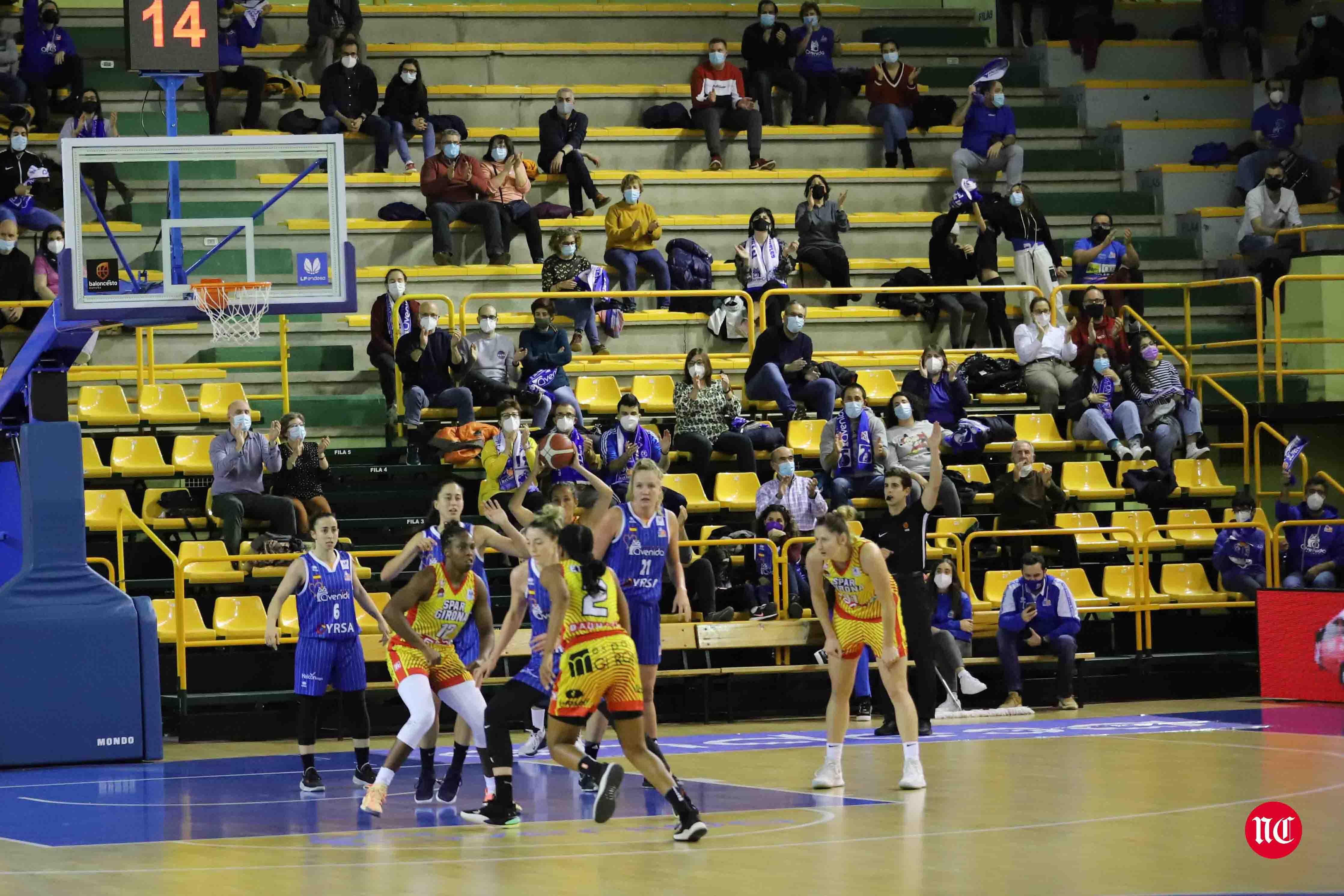 Fotos: El CB Avenida hace pequeño al Girona