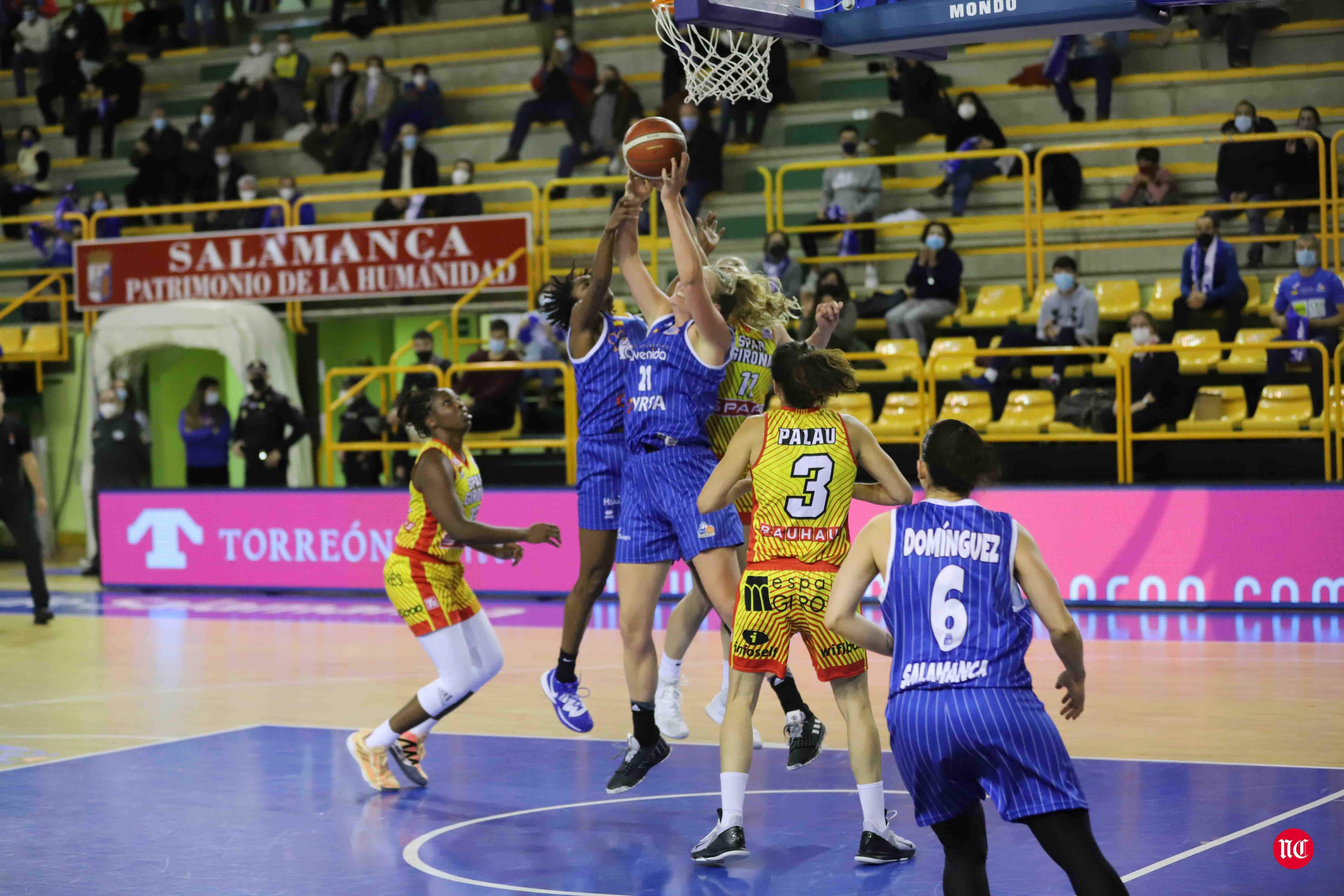 Fotos: El CB Avenida hace pequeño al Girona