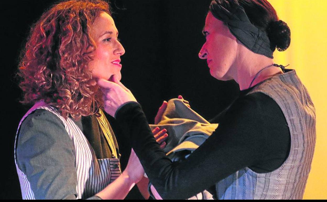 Un momento de la representación de 'Bodas de sangre', ayer, en el teatro segoviano. 