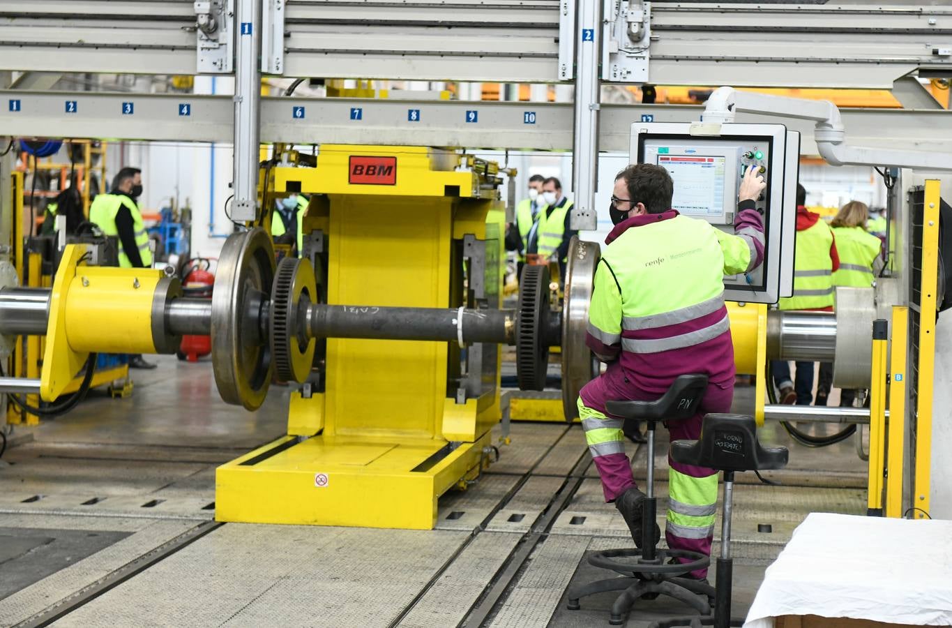 Fotos: El ministro José Luis Ábalos visita los talleres de Renfe del Páramo de San Isidro en Valladolid