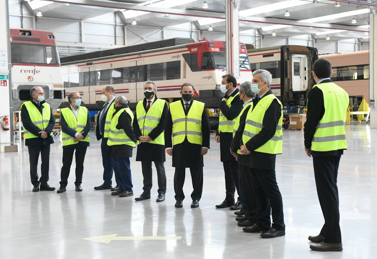 Fotos: El ministro José Luis Ábalos visita los talleres de Renfe del Páramo de San Isidro en Valladolid