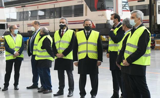 José Luis Ábalos, durante la visita a la nueva Base de Mantenimiento Integral de Renfe.